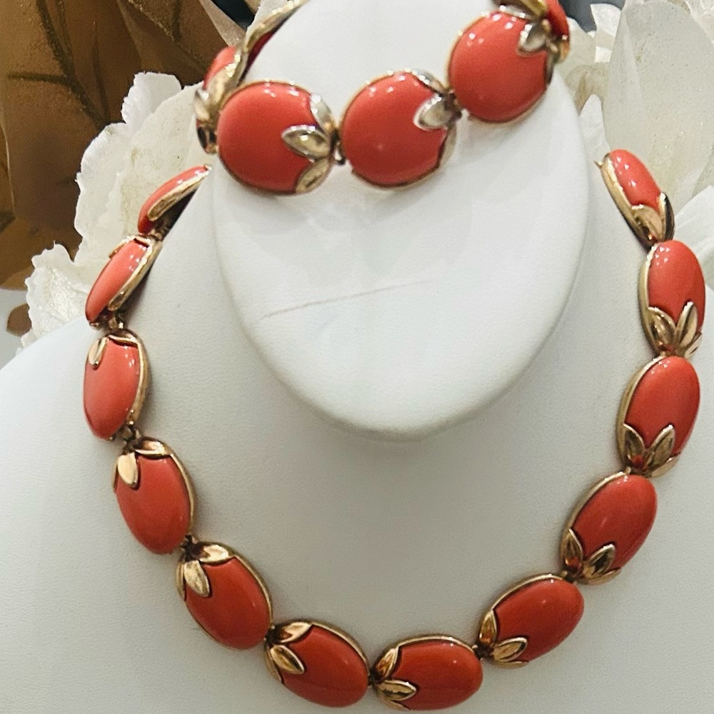 Sold Vintage Trifari Alfred Philippe Coral "Trinidad" oval link lucite Necklace